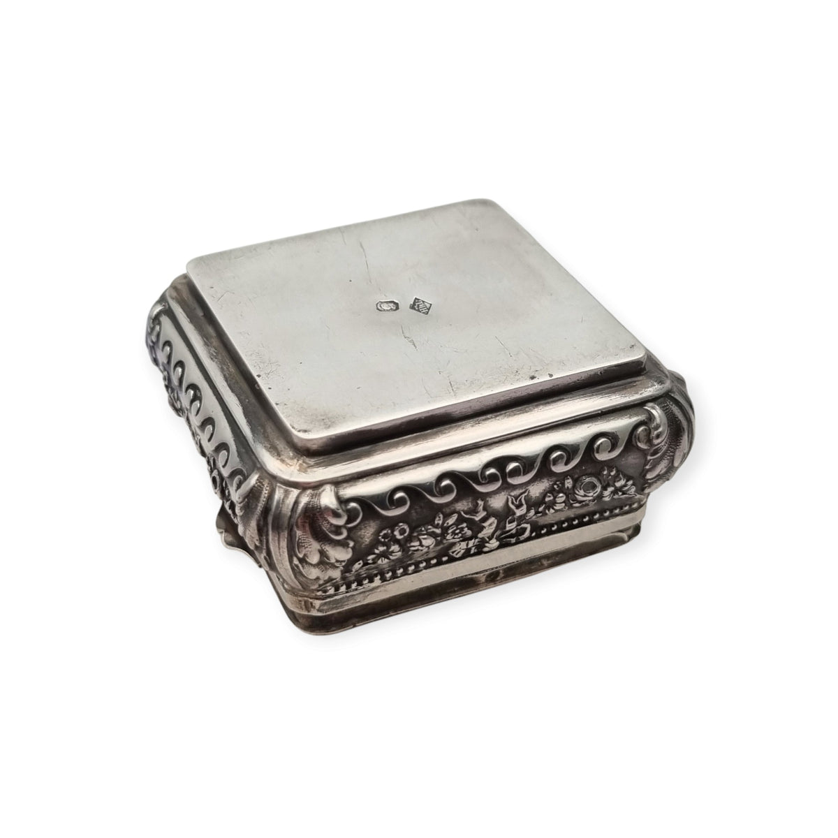 Caja francesa Luis XVI Revival en plata 950 dorada, pieza antigua de colección, ca. 1880-1915