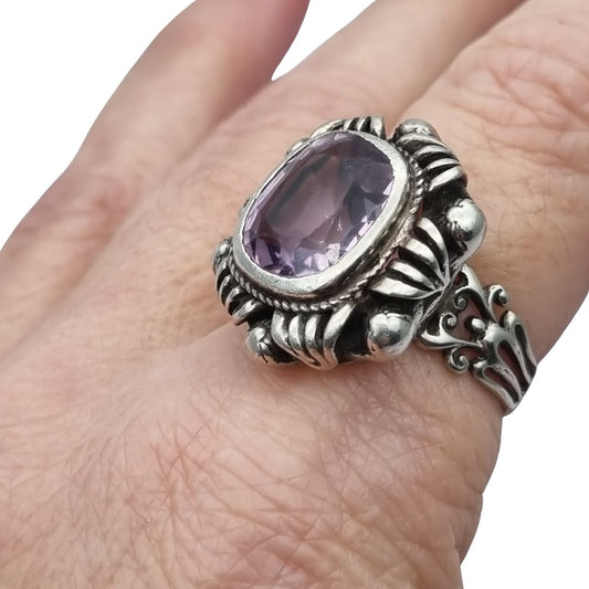 Art Deco style ring in openwork silver with violet crystal, circa 1960