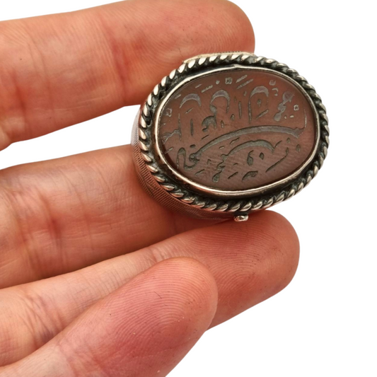 Antique 925 silver box with carnelian lid engraved with oriental calligraphy