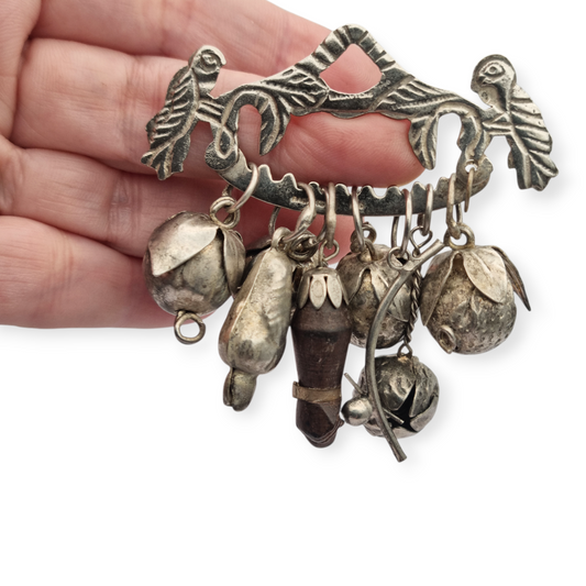 Brazilian Penca by Balangandán Ragastens in 900 silver, amulet brooch 1950.