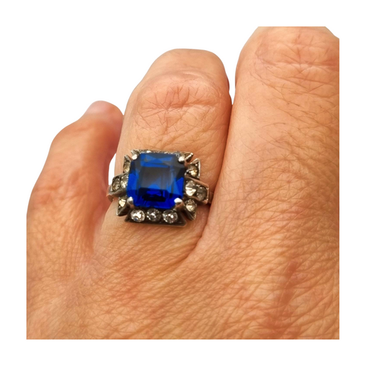 Anillo cóctel plata con piedra azul facetada y pedrería, estilo elegante talla 13, 1980