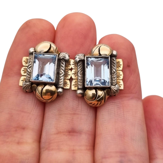Pendientes Art Déco catalán de plata con vistas de oro y piedra azul circa 1930.