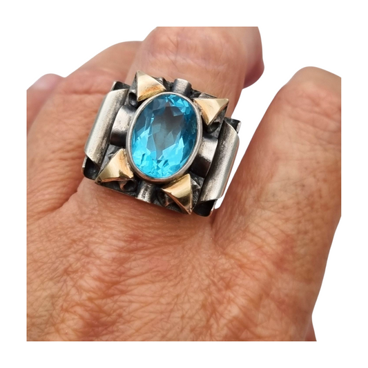 Catalan Art Deco .925 silver ring, gold accents and blue simulated aquamarine glass, Spain circa 1930.