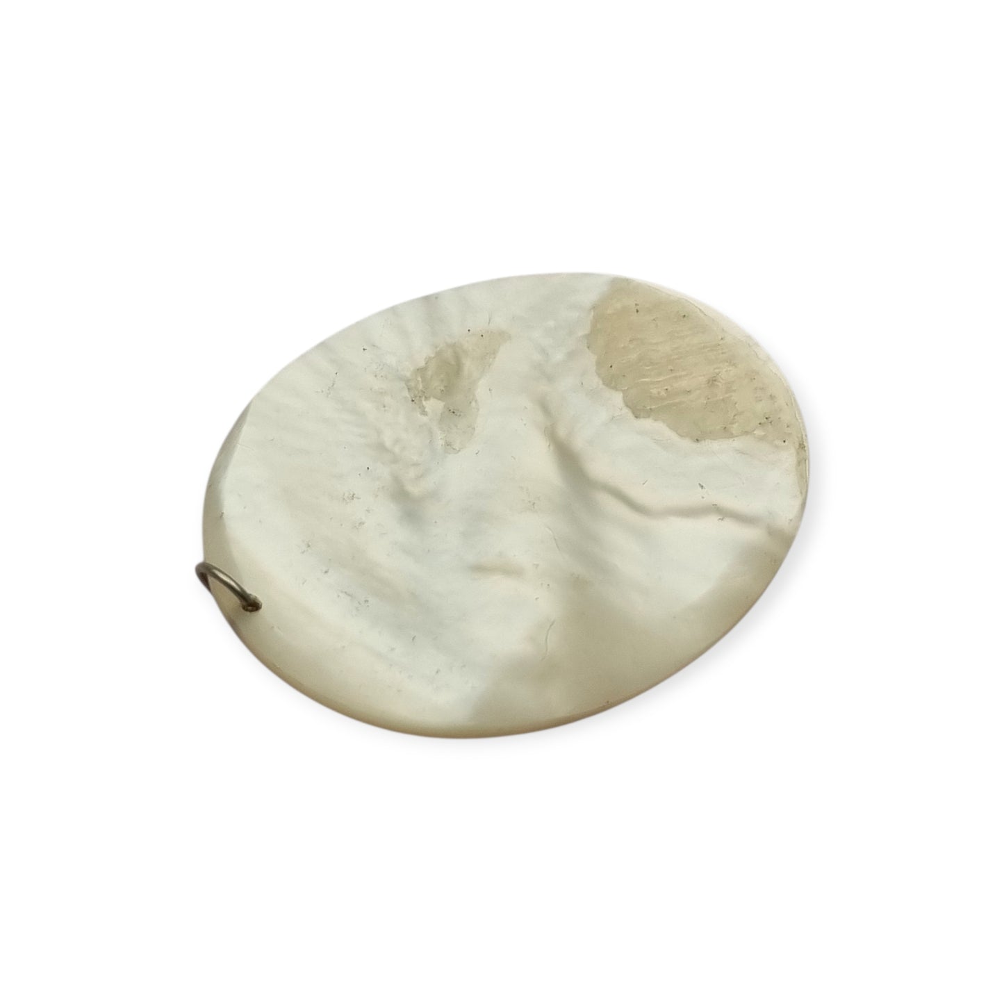 Colgante de nácar tallado contemporáneo siglo XX, perfil femenino en relieve