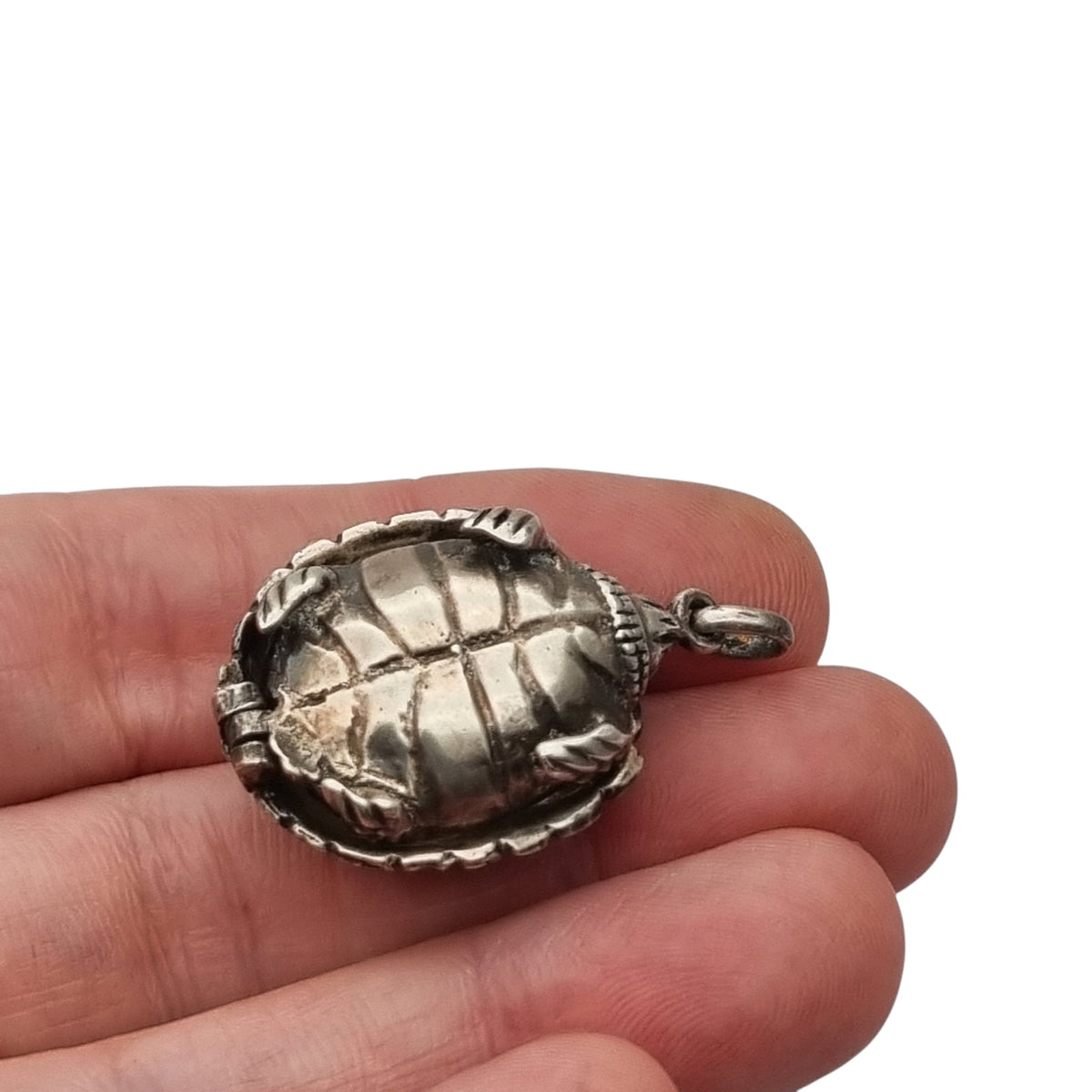 Colgante vintage de plata con tortuga articulada, España, años 1970-80