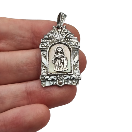 Medalla religiosa Art Déco de plata en relive y nácar circa 1940