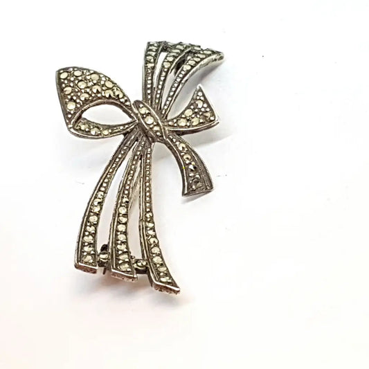 Lazo de plata Broche con marquesitas. Estilo modernista. SXX. Joyería