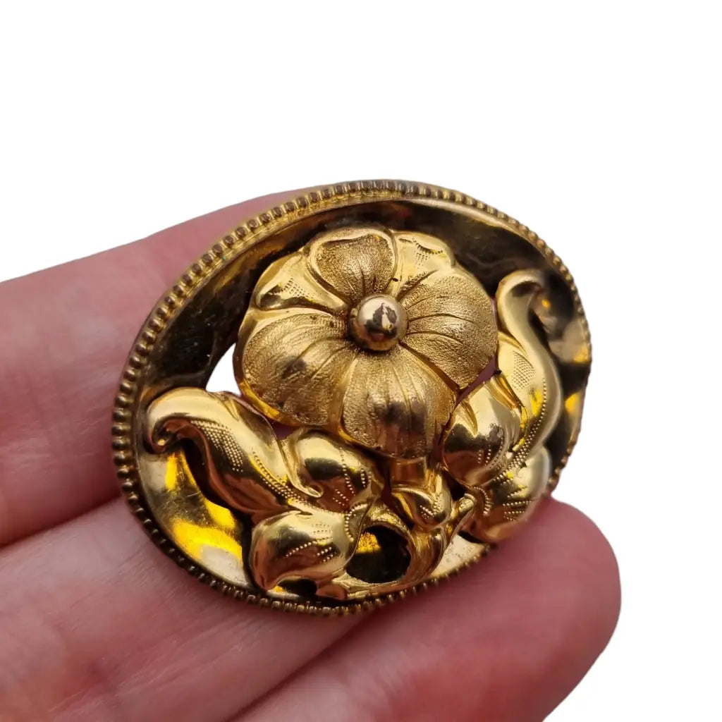 Broche victoriano floral dorado antiguo ideal para regalar.