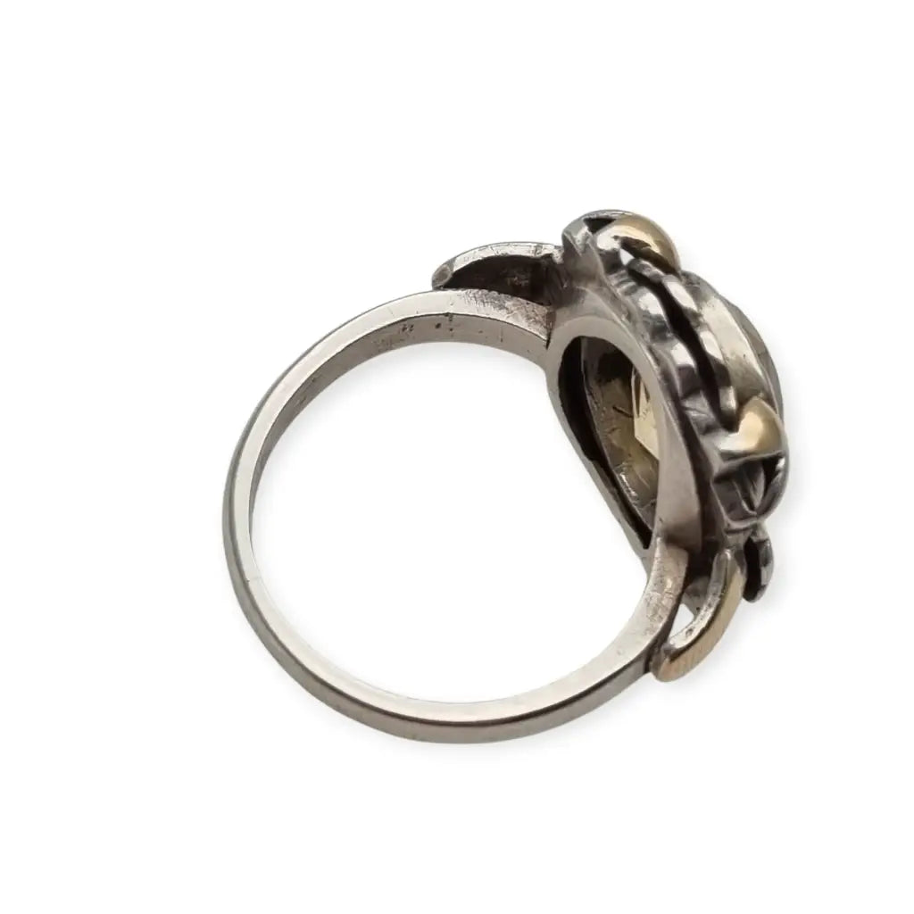 Anillo Art Déco en plata y oro con gema de efecto citrino circa 1940 escuela