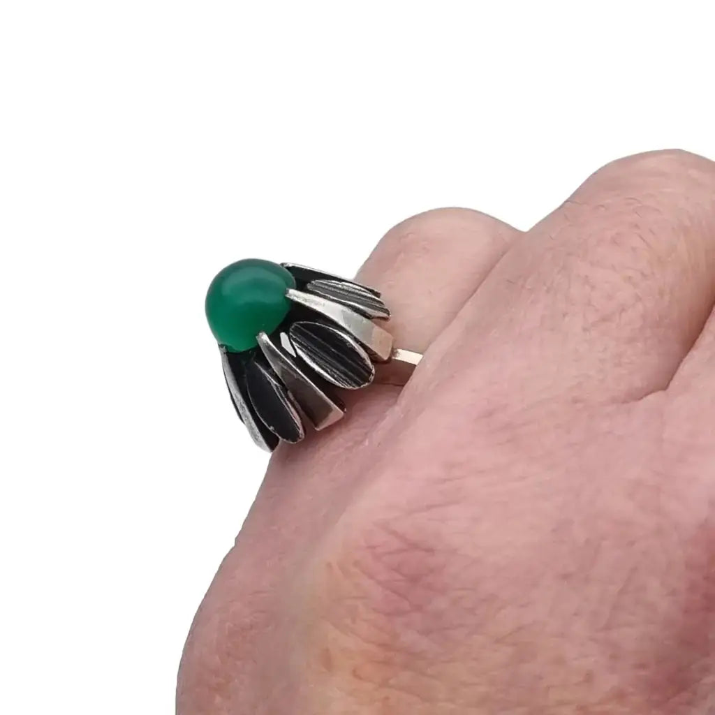 Anillo de plata vintage para mujer con piedra verde joyería boho.