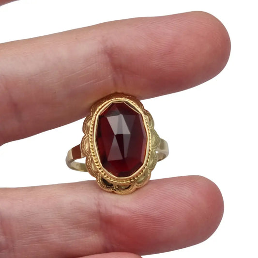 Anillo de granate rojo y oro. oro 14 kt granates. Circa 1950