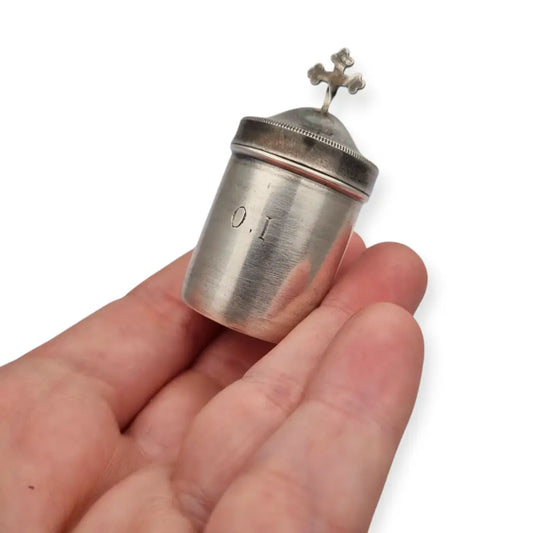 Antigua crismera litúrgica francesa de plata alta calidad (FFD) con cruz