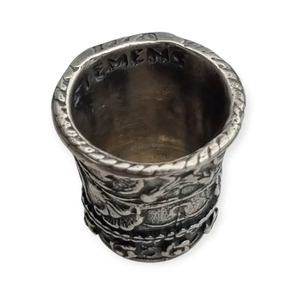 Antiguo Dedal de Plata con Mariposa y Flores Siemens Coleccionismo.