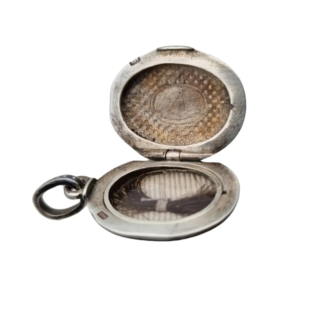 Antiguo guardapelo de plata niel ovalado victoriano M&S alrededor 1880