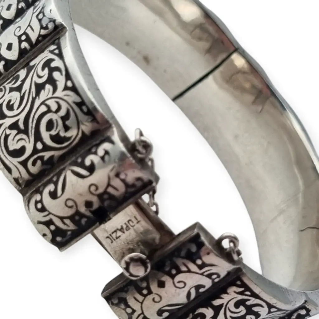 Brazalete en plata de Topázio con esmalte negro diseño barroco floral años