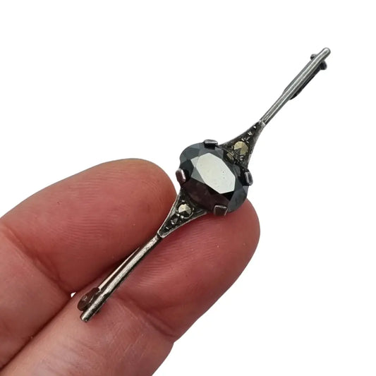 Broche alargado Art Decó de plata esterlina con ónix negro y marcasitas Circa