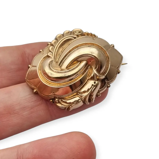 Broche antiguo Victoriano de estilo Biedermeier – nudo escultórico dorado