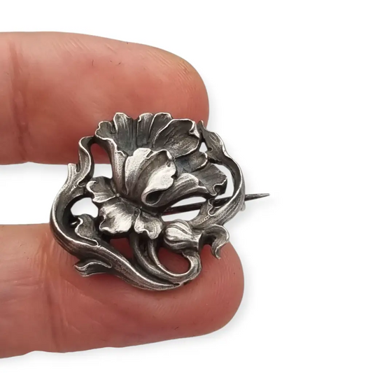 Broche Art Nouveau alemán en plata 900 GES GESCHÜTZT flor de iris relieve