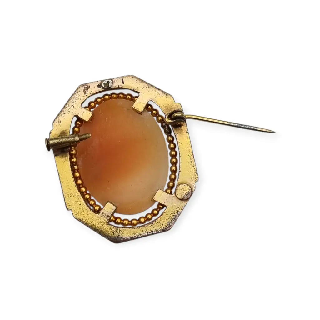 Broche camafeo vintage con perfil femenino en relieve marco geométrico Art Déco