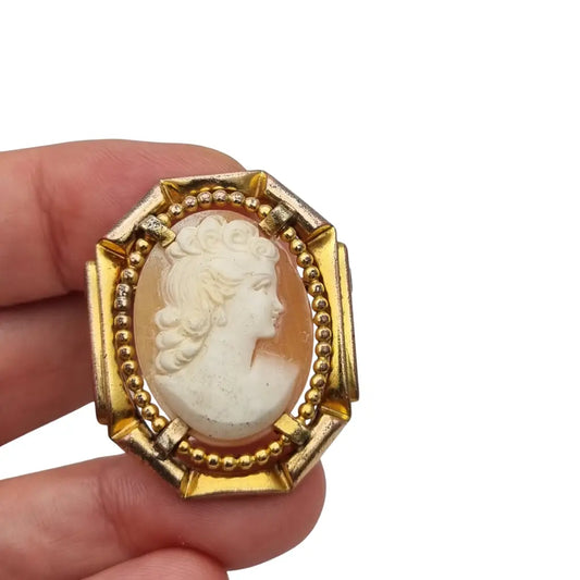 Broche camafeo vintage con perfil femenino en relieve marco geométrico Art Déco