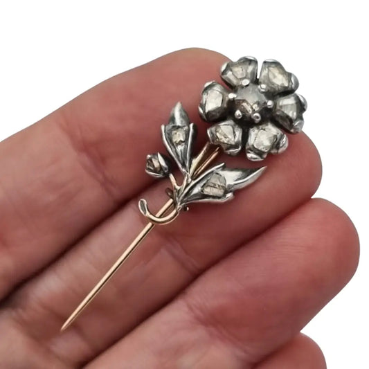 Broche victoriano de flor con diamantes en oro y plata 14 quilates circa