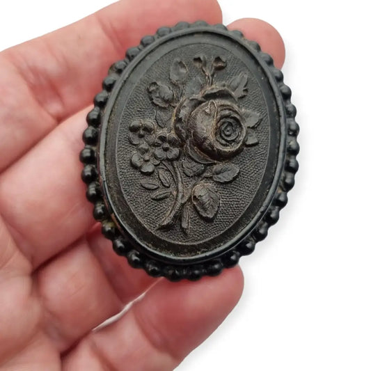 Joyas de luto broche victoriano antiguo diseño floral en azabache vulcanita.