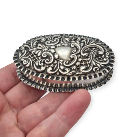 Caja ovalada victoriana en plata repujada Adie & Lovekin Ltd Birmingham 1900