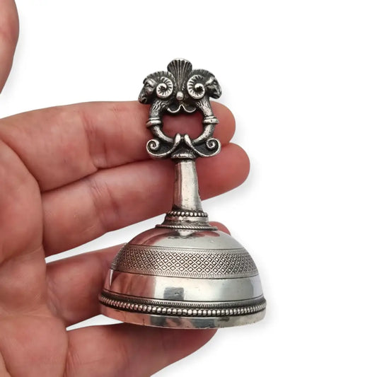 Campanilla de plata maciza con cabezas carnero circa 1950-60 diseño