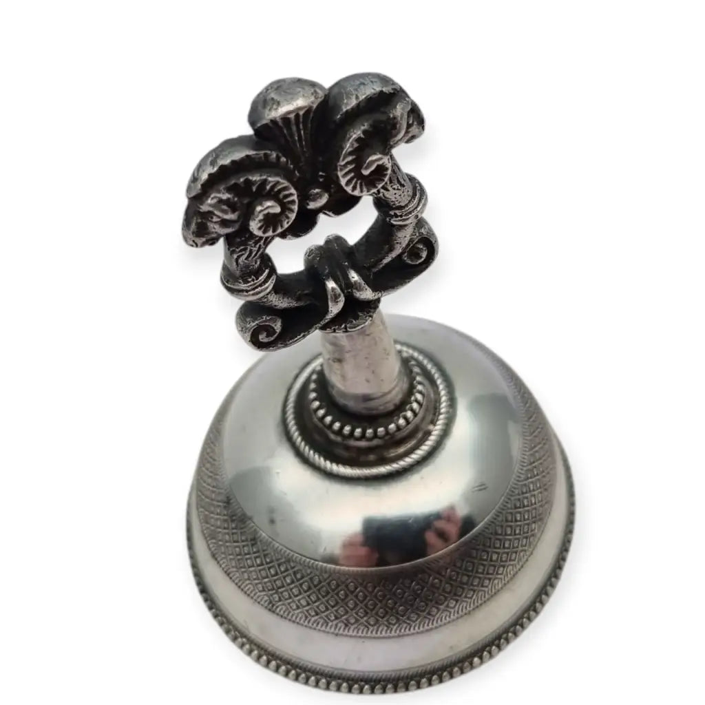 Campanilla de plata maciza con cabezas carnero circa 1950-60 diseño