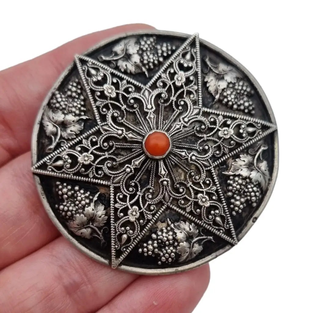 Colgante de coral rojo y estrella plata rara joyería broche redondo.