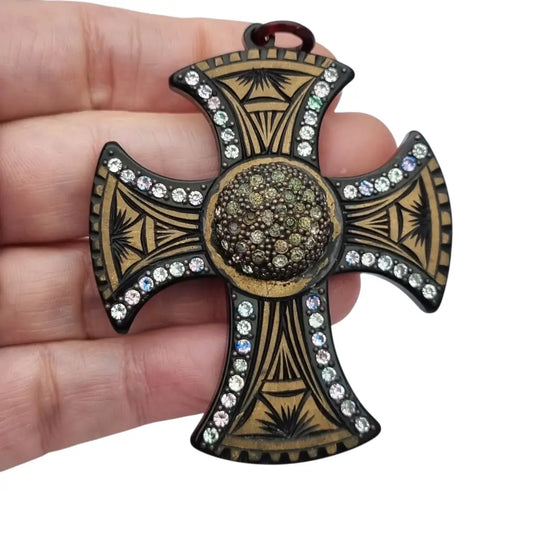 Colgante cruz art déco con incrustaciones y strass baquelita grabada años