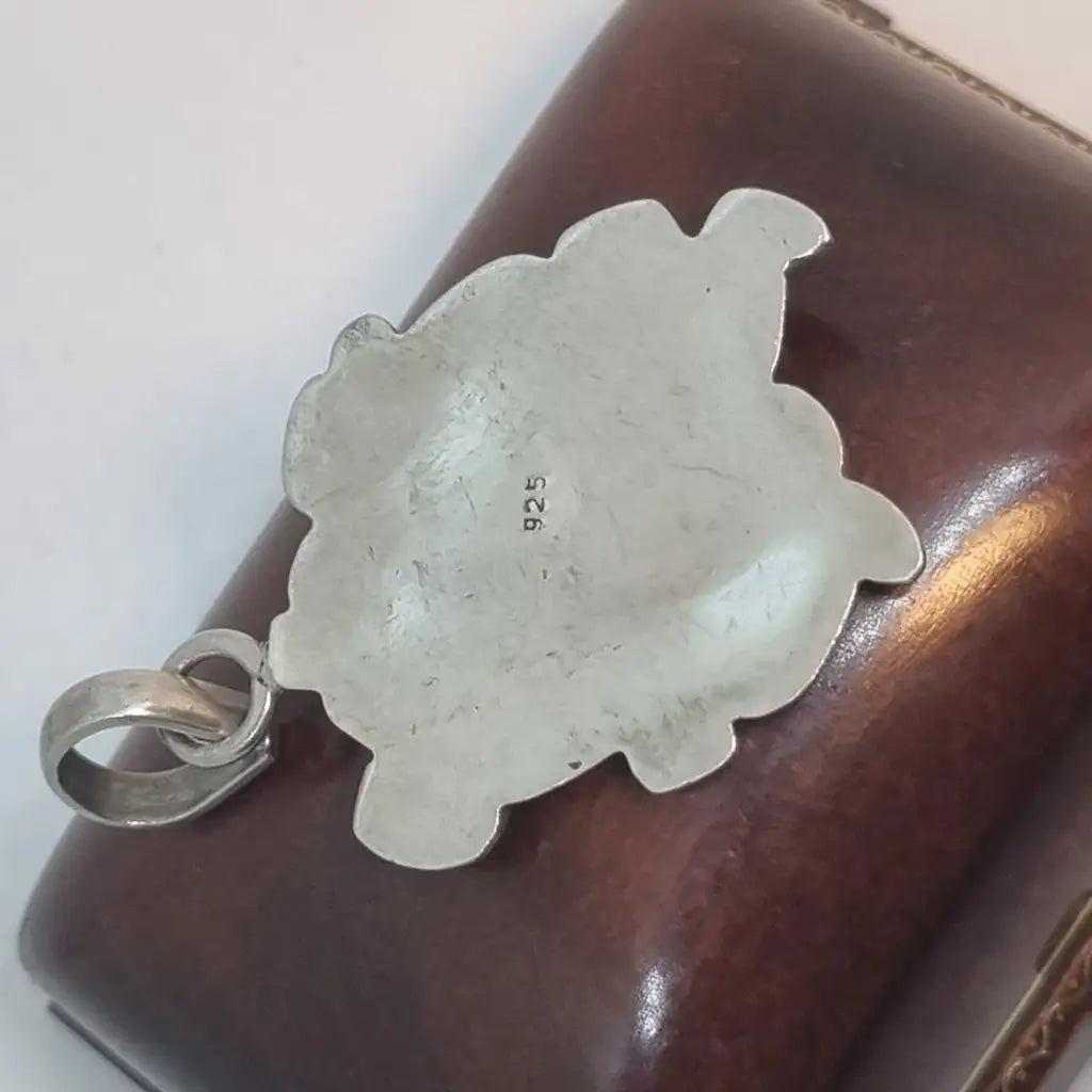 Colgante de diosa hindú colgante plata años 70. Pin. Joyería vintage.