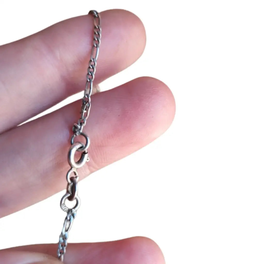 Colgante de estilo Art Déco en plata con pedrería color rubí y cadena