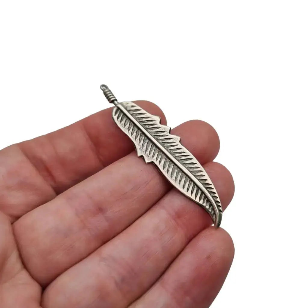 Colgante de pluma plata amuleto joyería pluma.