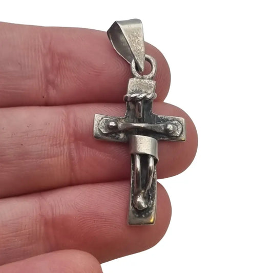 Colgante vintage de plata 925 crucifijo elaborado en México años 90.