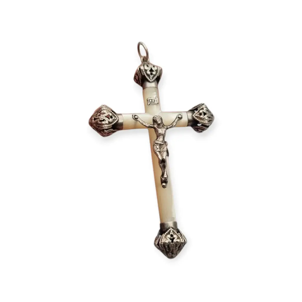 Cruz antigua años 30 de nácar y plata con Cristo crucificado remates calados