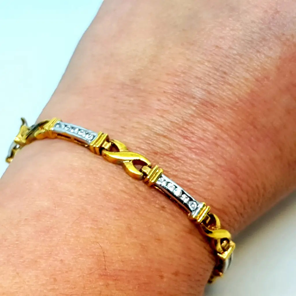 Pulsera dorada con circonitas plata baño de oro elegante joyería vintage.