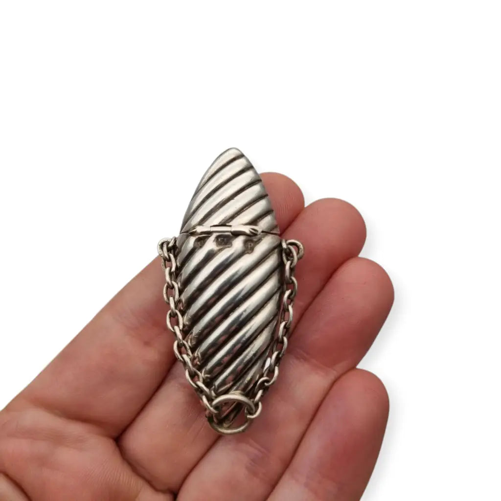 Frasco de perfume victoriano para chatelaine plata acanalado con forma