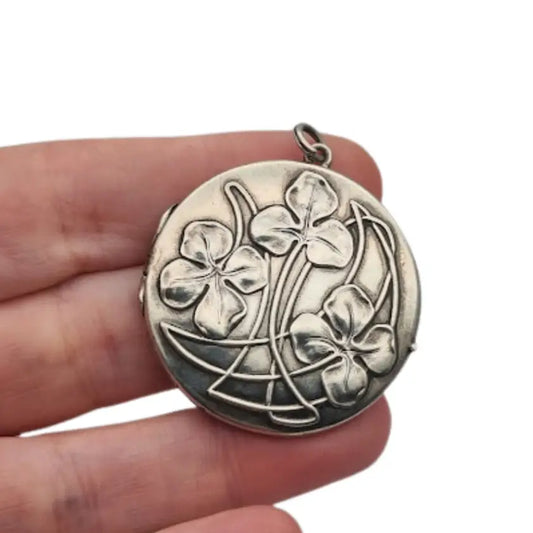 Guardapelo redondo Art Nouveau en plata 800 con flores. - LaBizarreSusu