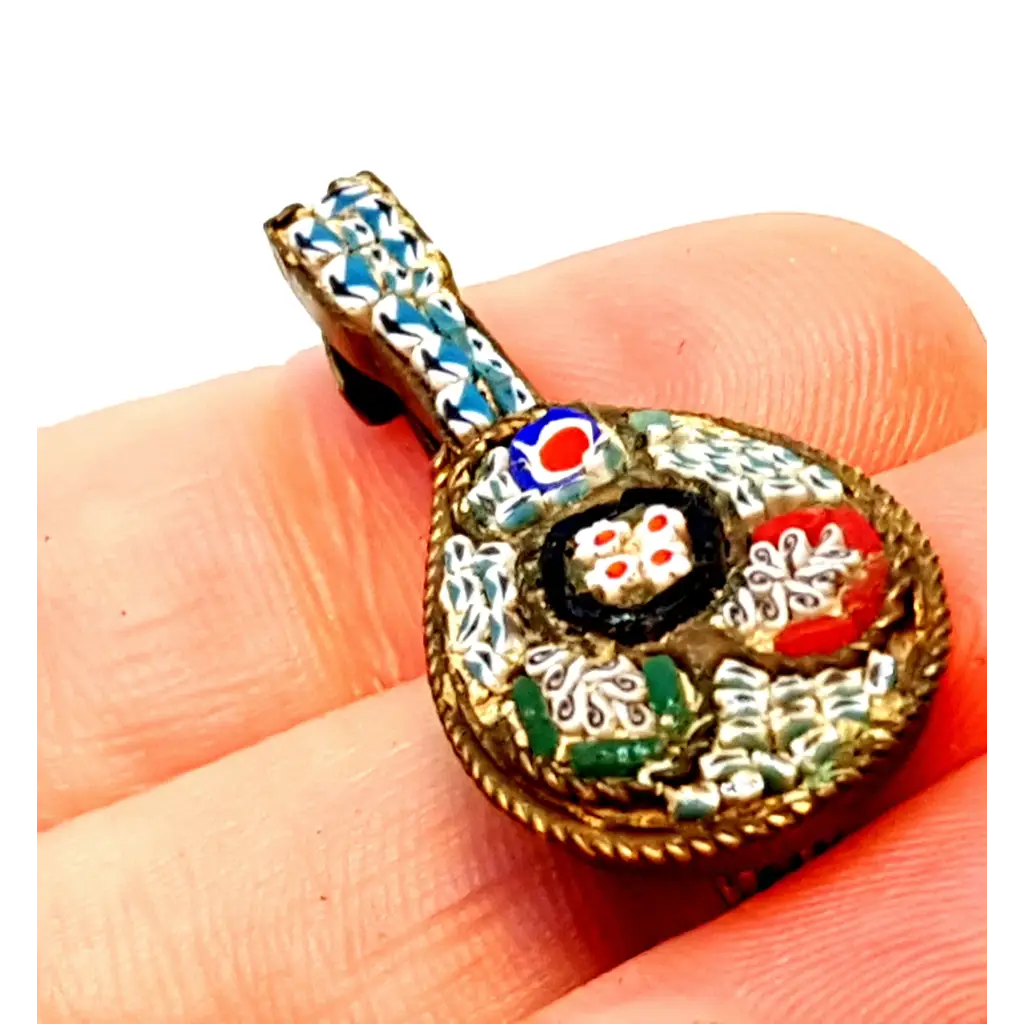 Broche guitarra micromosaico micro mosaico. Circa 1940. Joyas antiguas.