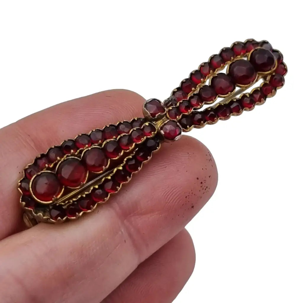Broche de lazo granate boho victoriano joyería antigua.