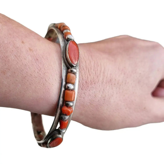 Brazalete tribal de coral y plata ley pulsera rojo natural.