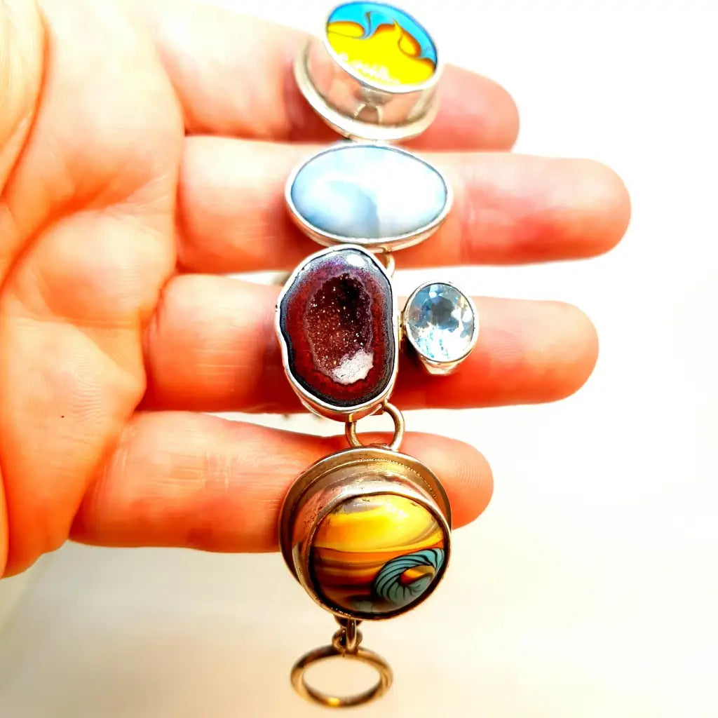 Pulsera plata original y especial de esmalte diferentes piedras naturales.