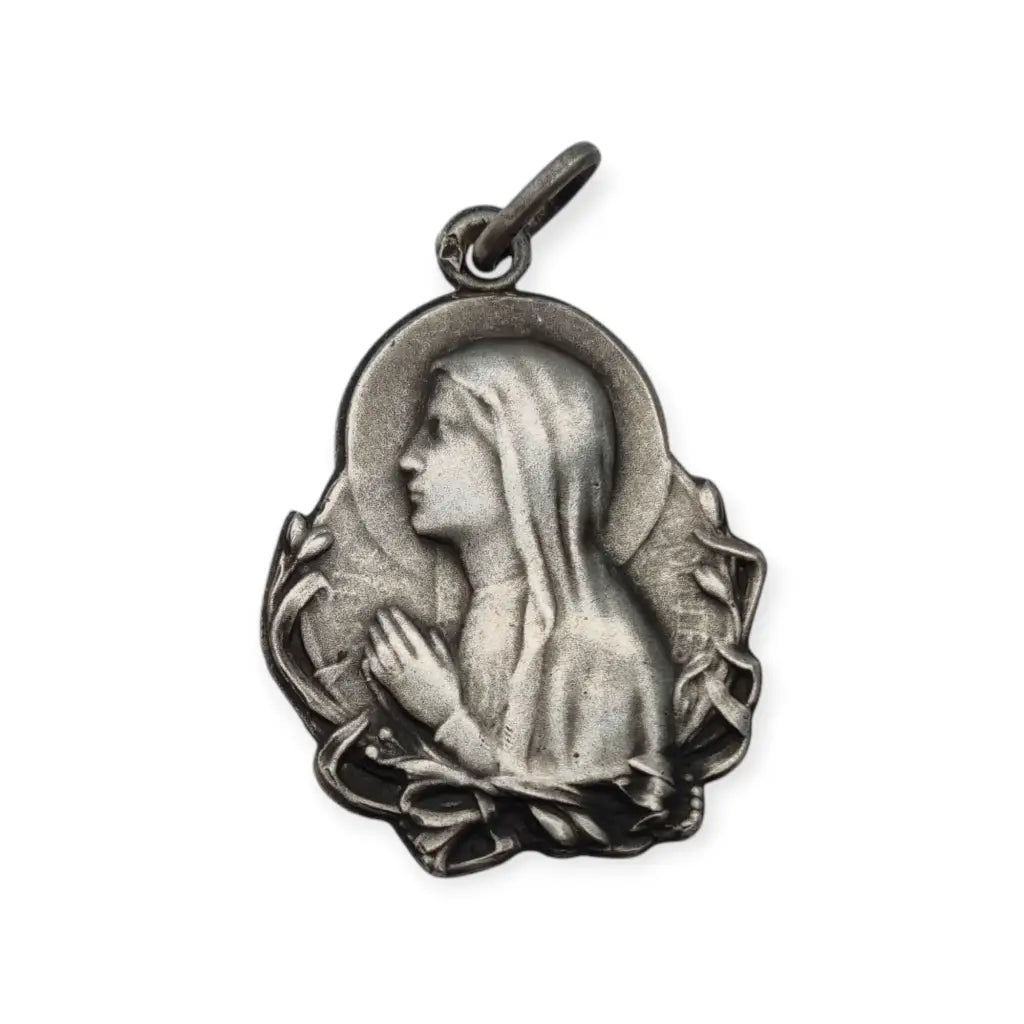 Medalla antigua Art Nouveau en plata con Virgen diseño floral circa 1900–1930