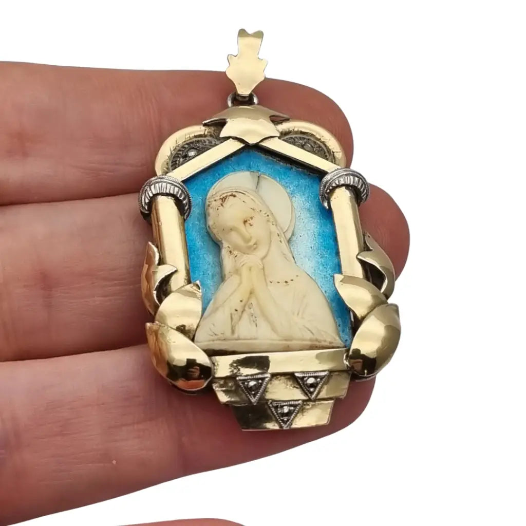 Medalla Art Déco década de 1930 con la Virgen María en plata oro y esmalte