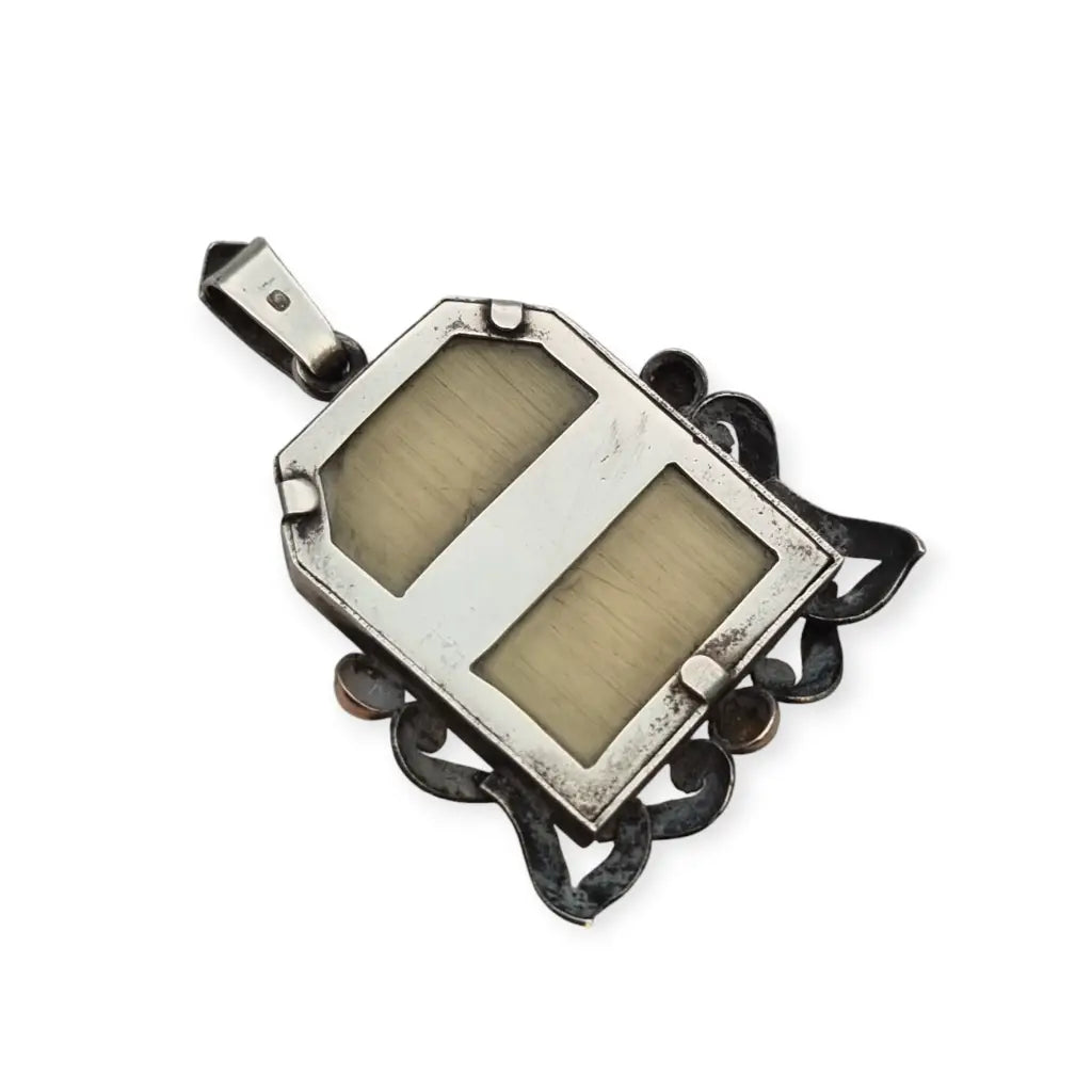 Medalla Art Decó en Plata con Vistas de Oro y Relieve Virgen Circa 1930.