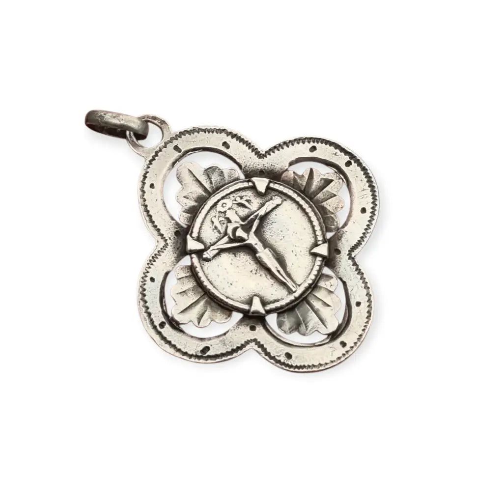 Medalla en plata calada del Santo Cristo de Balaguer circa 1900-1920.