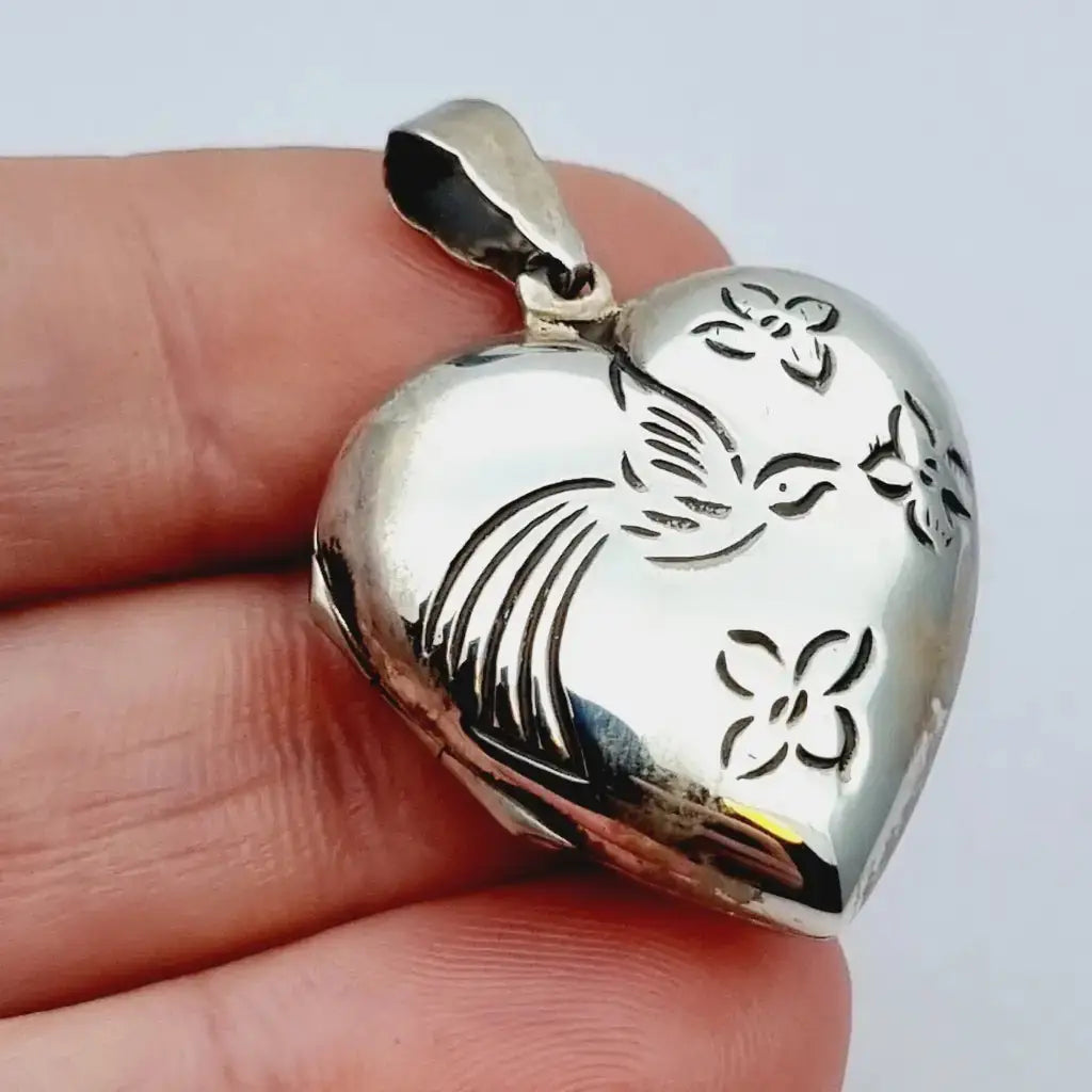 Medallón de plata antigua guardapelo corazón 925.