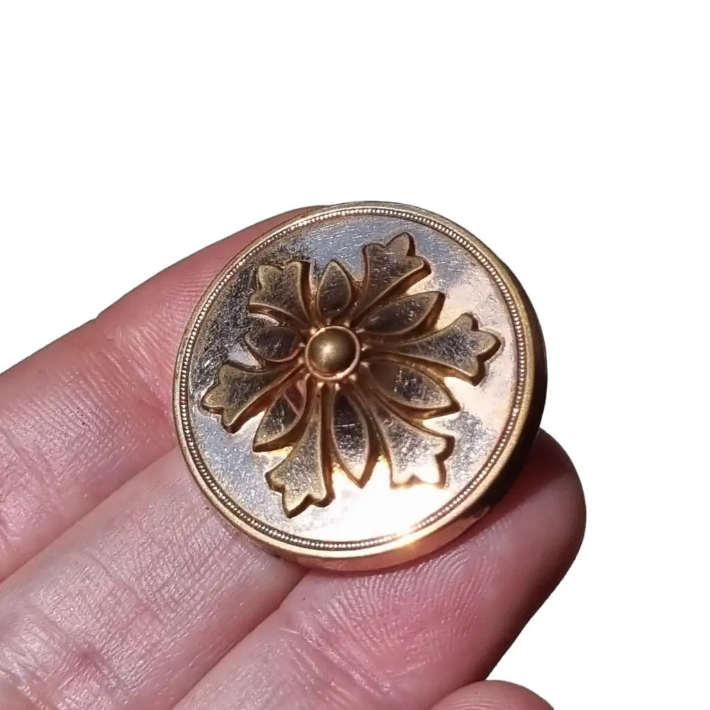Broche redondo vintage francés victoriano para mujer botón dorado.