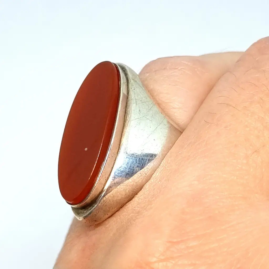 Anillo de plata y cornalina estlo bohemio circa xx.